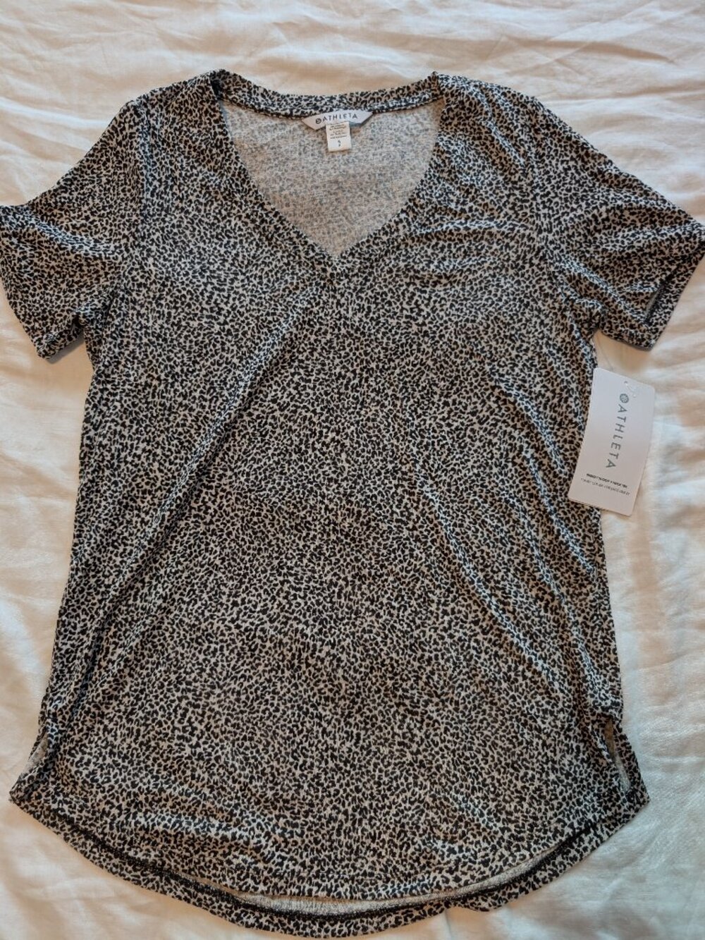 NWT Athleta Breezy V-Neck Tee • Small • Brown & Black Leopard Print